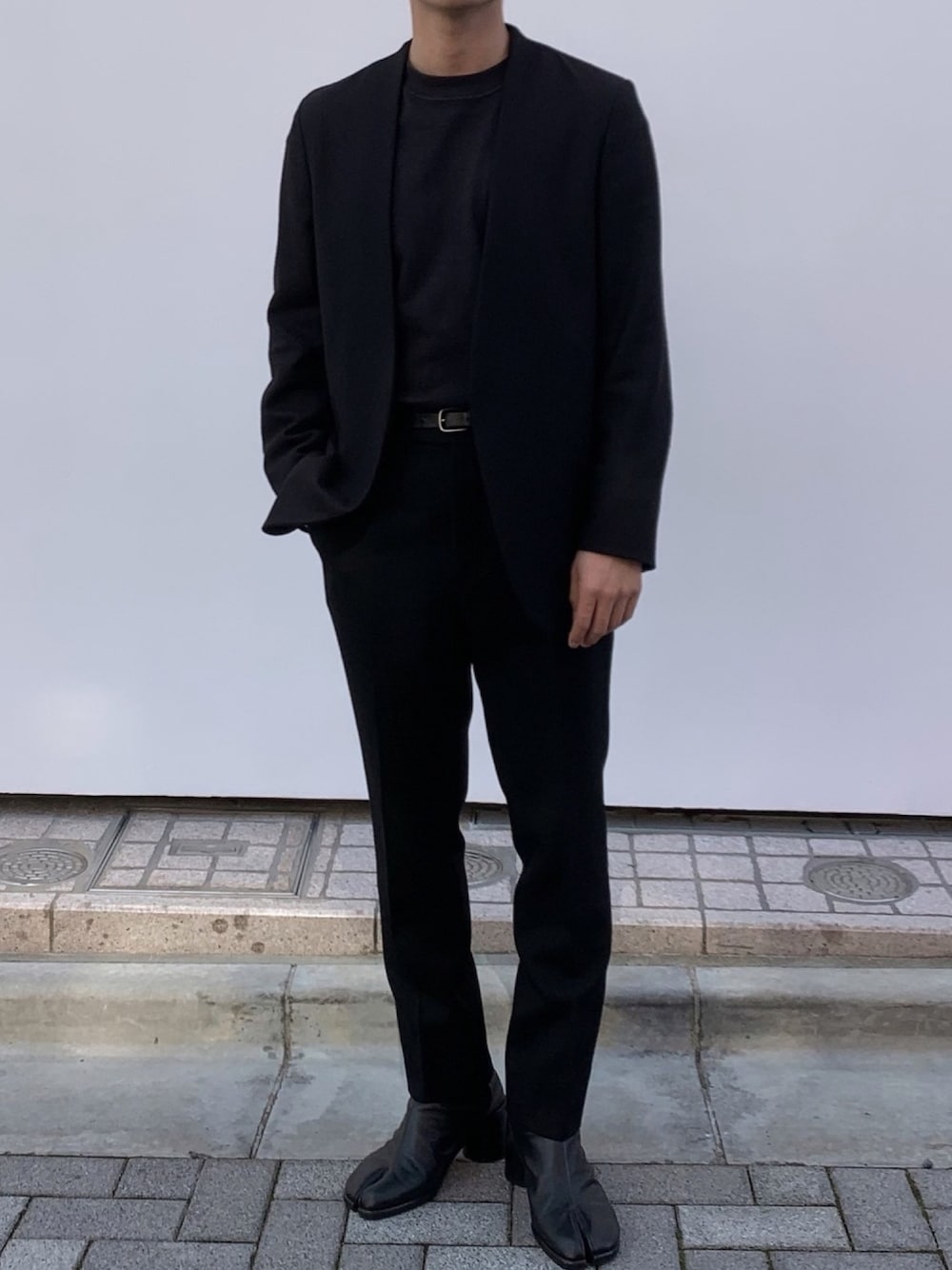 「春めきシューズ、今日のコーデ、キレイめ、低身長、ootd、セットアップスタイル、黒、outfit、足袋ブーツ、AURALEE」｜「Maison Margielaのアイテム（ノーカラージャケット、ブラック系）」を使った、Takaさん（メンズ・164cm）の春コーディネートの1枚目の写真