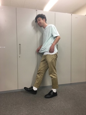 「スリット」｜「アイテム（チノパンツ）」を使った、KENさん（メンズ・173cm）の夏コーディネート