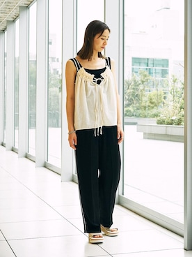 「ASTRAET（アストラット）のアイテム（パンツ）」を使った、ASAMI MIZUTANIさん（レディース・160cm）の春コーディネート