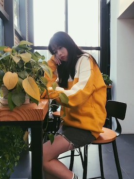 「MONKI（モンキ）のアイテム（パーカー）」を使った、小粉猫屋さん（レディース・170cm）の冬コーディネート
