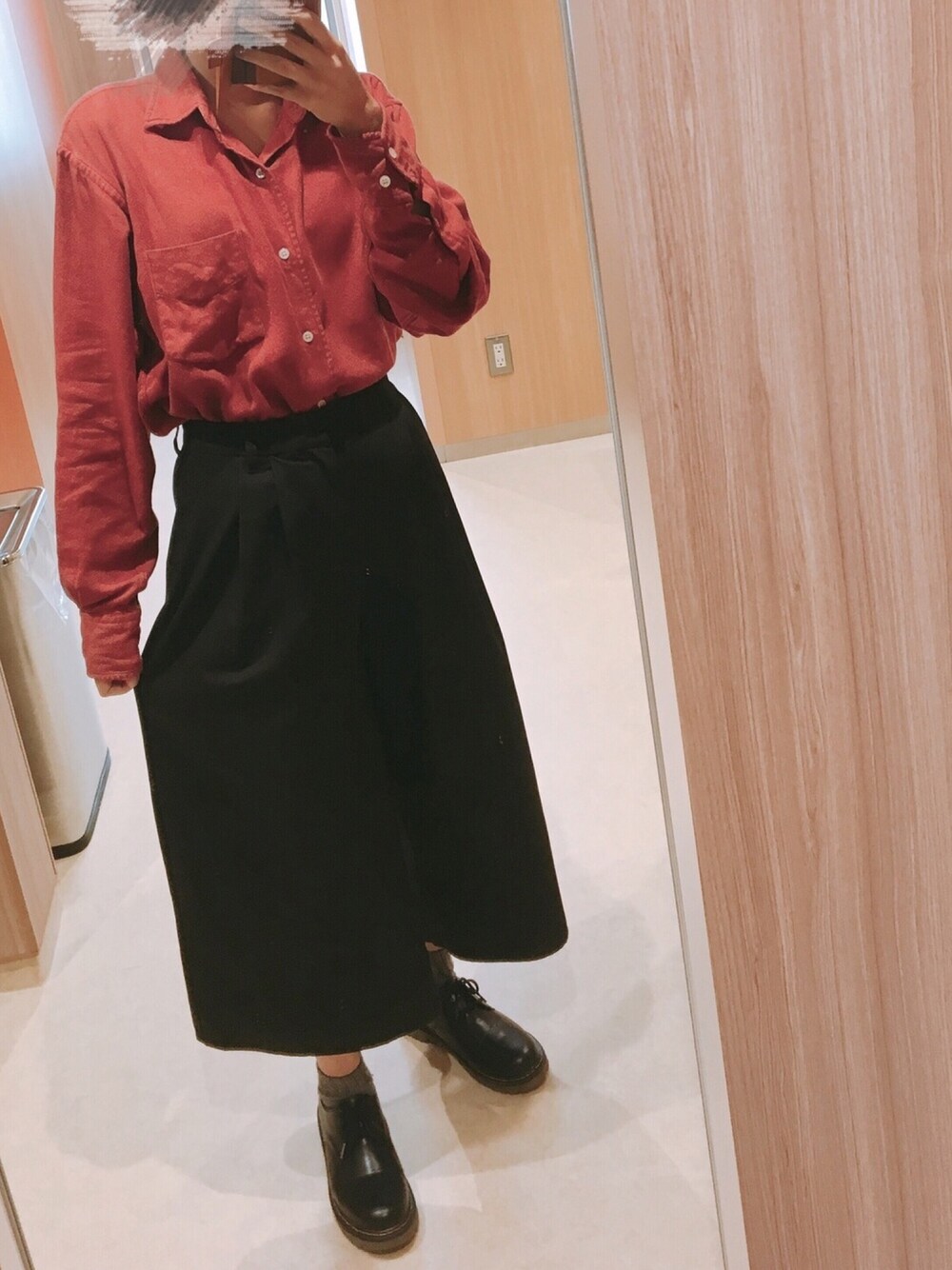 「古着、古着シャツ、ガウチョパンツ、赤黒」｜「GUのアイテム（パンツ、ブラック系）」を使った、かもさん（レディース・165cm）の秋コーディネートの1枚目の写真
