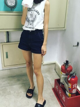 「NIKE」｜「アイテム（ビーチサンダル）」を使った、敲敲さん（レディース・167cm）の春コーディネート