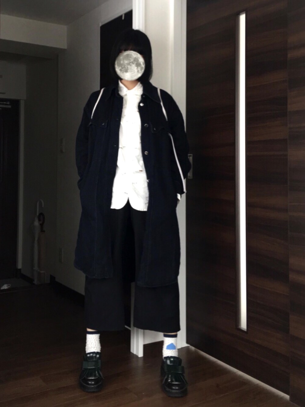 「MM6 Maison Margielaのアイテム（ジャケット/アウター、ブルー系）」を使った、Aliceさん（レディース・170cm）の春コーディネートの1枚目の写真