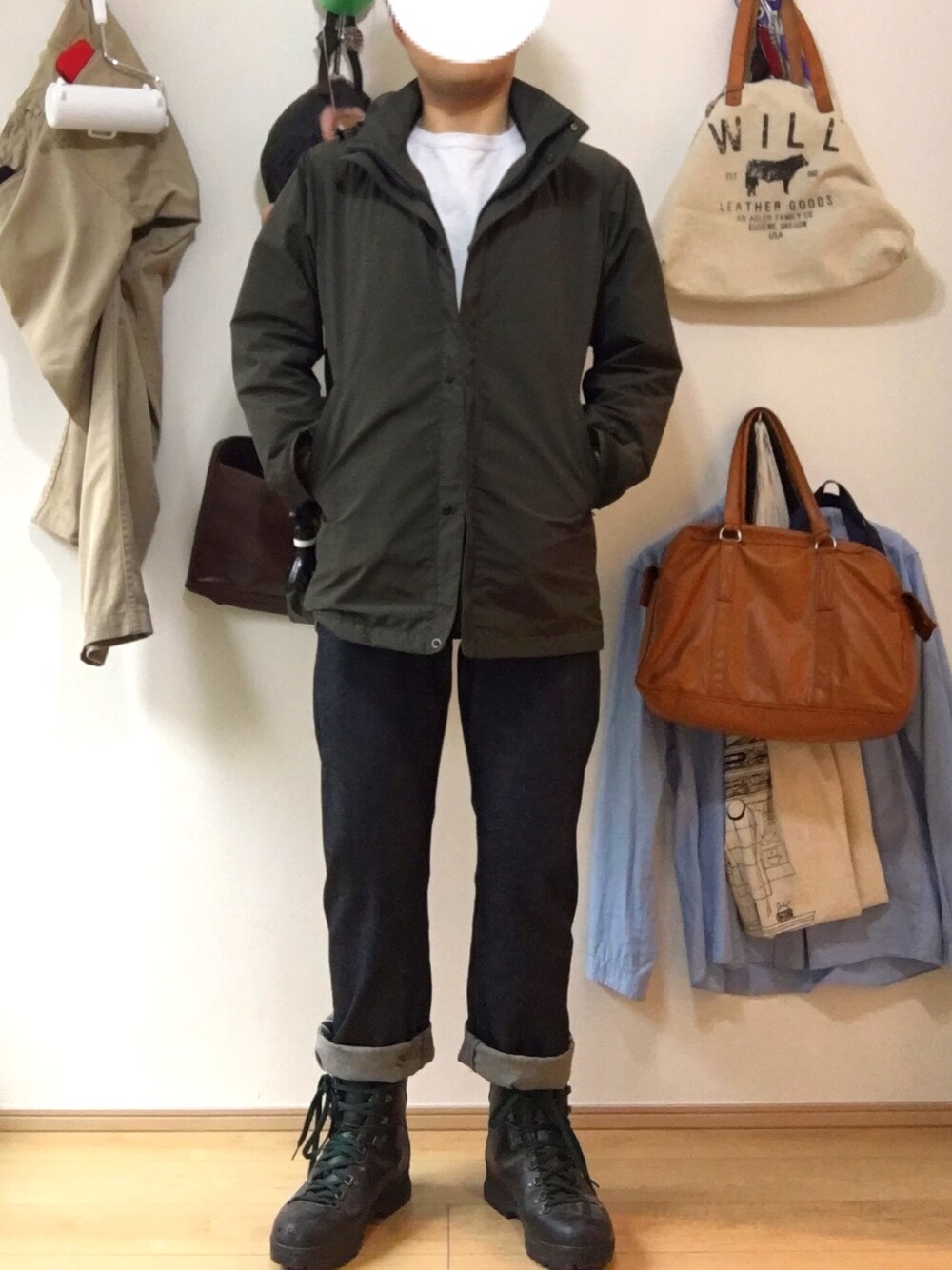 「雨の日コーデ、LL.Bean、無印良品、CAMBER、chimala」｜「無印良品のアイテム（ステンカラーコート、グリーン系）」を使った、ハンバーガーさん（メンズ・180cm）の春コーディネートの1枚目の写真