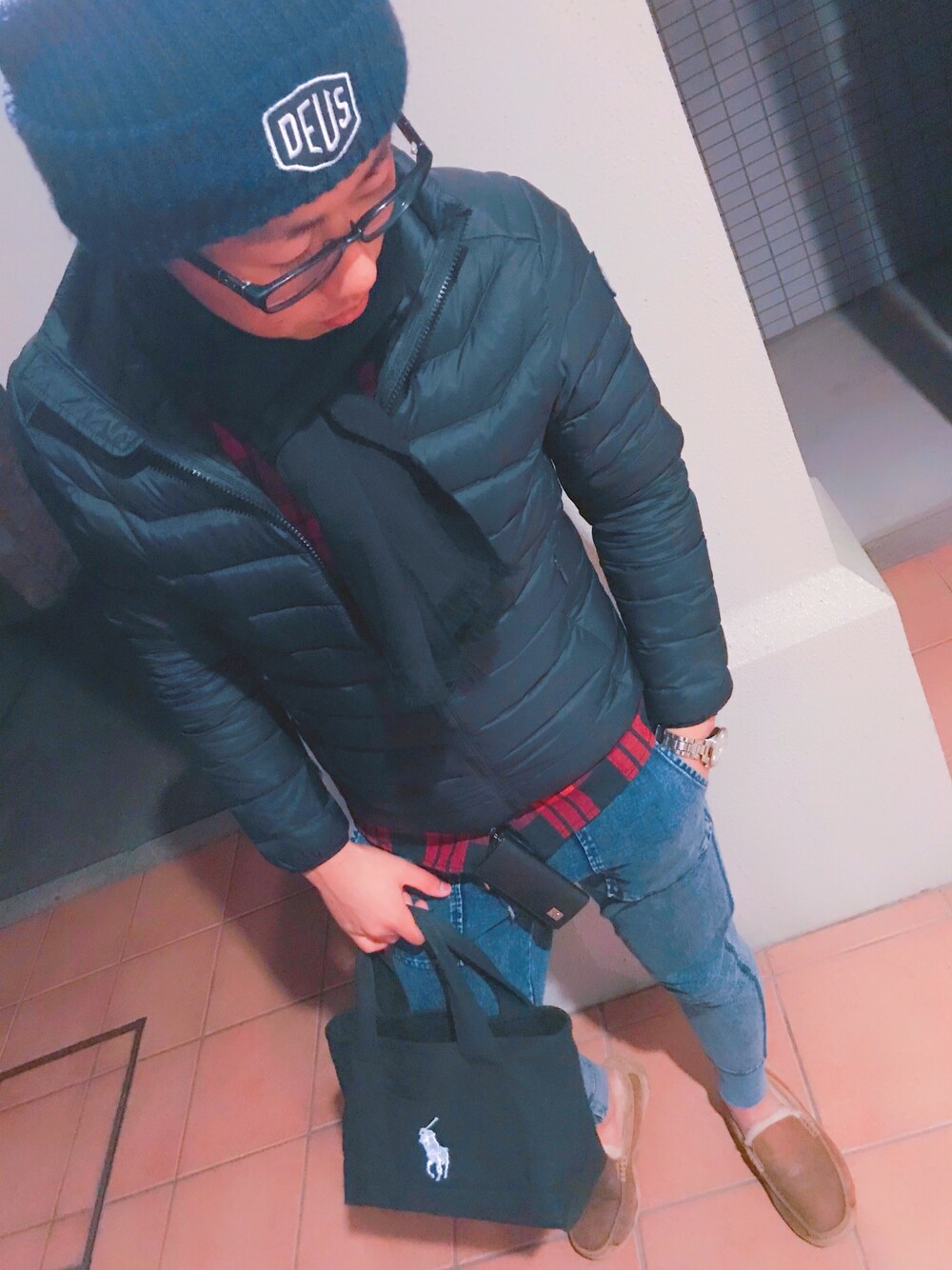 「休日スタイル、ootd、大人カジュアル、GU、ダウンジャケット、めがね、ニット帽、シンプルコーデ、冬、スウェット」｜「DEUS EX MACHINAのDEUS EX MACHINA / シールドビーニー（ニットキャップ/ビーニー、ブルー系）」を使った、TAKUMIさん（メンズ・175cm）の冬コーディネートの1枚目の写真