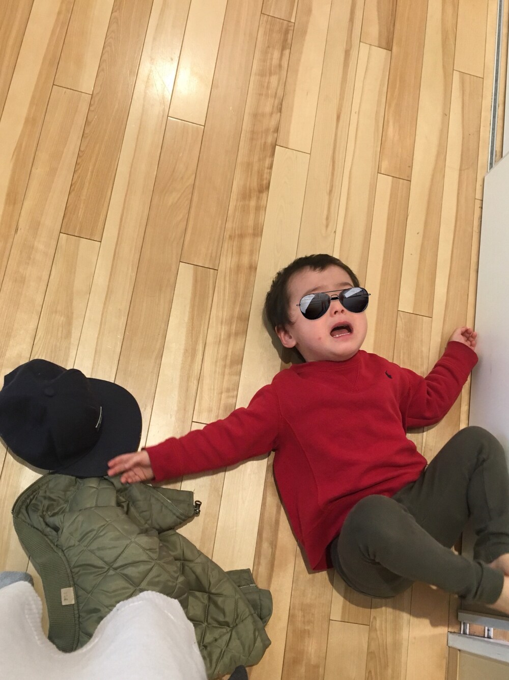 「キッズファッション、保育園、保育園コーデ、おとこのこ、3歳、ユニクロ、Polo Ralph Lauren、petit main、dc」｜「POLO RALPH LAURENのアイテム（スウェット、レッド系）」を使った、やまさん（キッズ・80cm）の春コーディネートの1枚目の写真