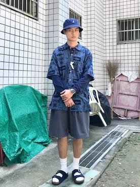 「plain-me（プレインミー）のアイテム（カーゴパンツ）」を使った、游豐澤さん（メンズ・178cm）の秋コーディネート