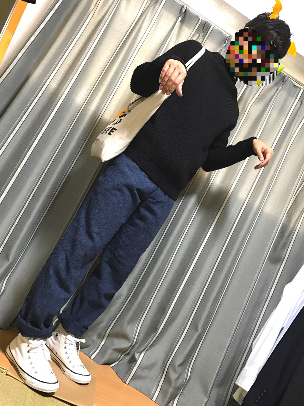 「wearhalloween2017、秋コーデ、ニット、アンデルセンアンデルセン、冬、休日スタイル、冬コーデ、converse」｜「Andersen-Andersenのクルーネックニット 5GG MEN（ニット/セーター、ブラック系）」を使った、taikiさん（メンズ・174cm）の秋コーディネートの1枚目の写真