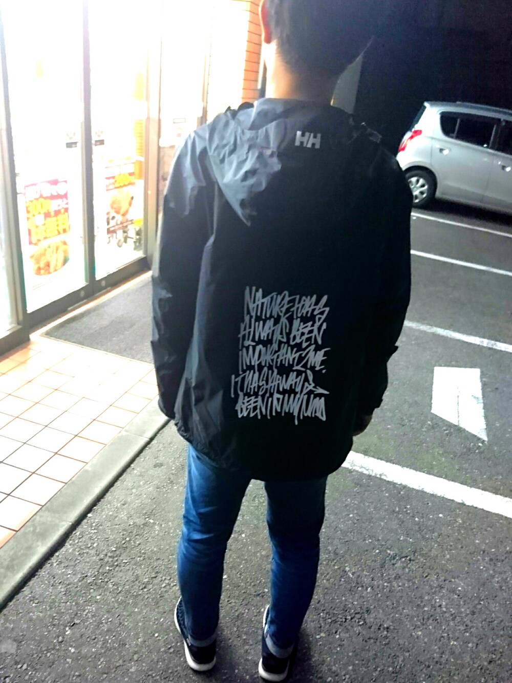 「秋のコーデ、ブラック、スポーツMIX'18秋、UNIQLO、モノトーン、シンプル、スキニー、スポーツミックス、デニム」｜「UNIQLOのウルトラストレッチスキニーフィットジーンズ（デニムパンツ、ブルー系）」を使った、taikiさん（メンズ・174cm）の秋コーディネートの1枚目の写真