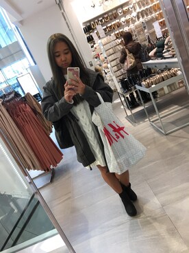 「FURLA（フルラ）のアイテム（トートバッグ、ブラック系）」を使った、ΔƔÜさん（レディース・156cm）の冬コーディネート