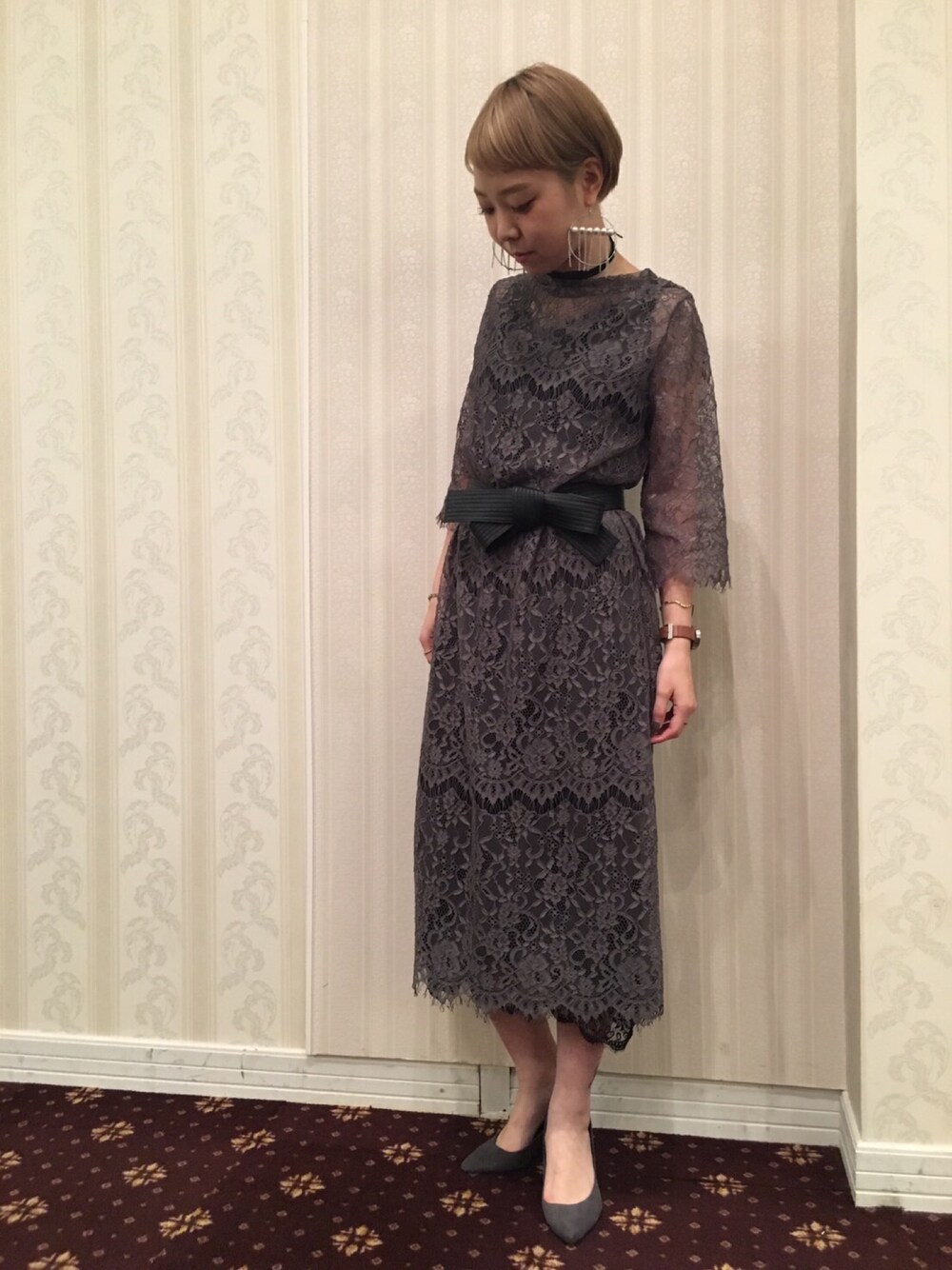 「ワンピース、レースワンピース、レース、Ray BEAMS、二次会コーデ、結婚式二次会スタイル」｜「Ray BEAMSのアイテム（ワンピース、グレー系）」を使った、chihiさん（レディース・163cm）の冬コーディネートの1枚目の写真
