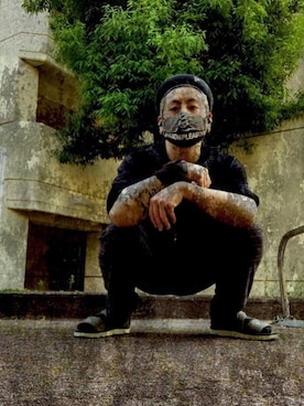 「アイテム（スラックス）」を使った、jorgeさん（メンズ・169cm）の春コーディネート