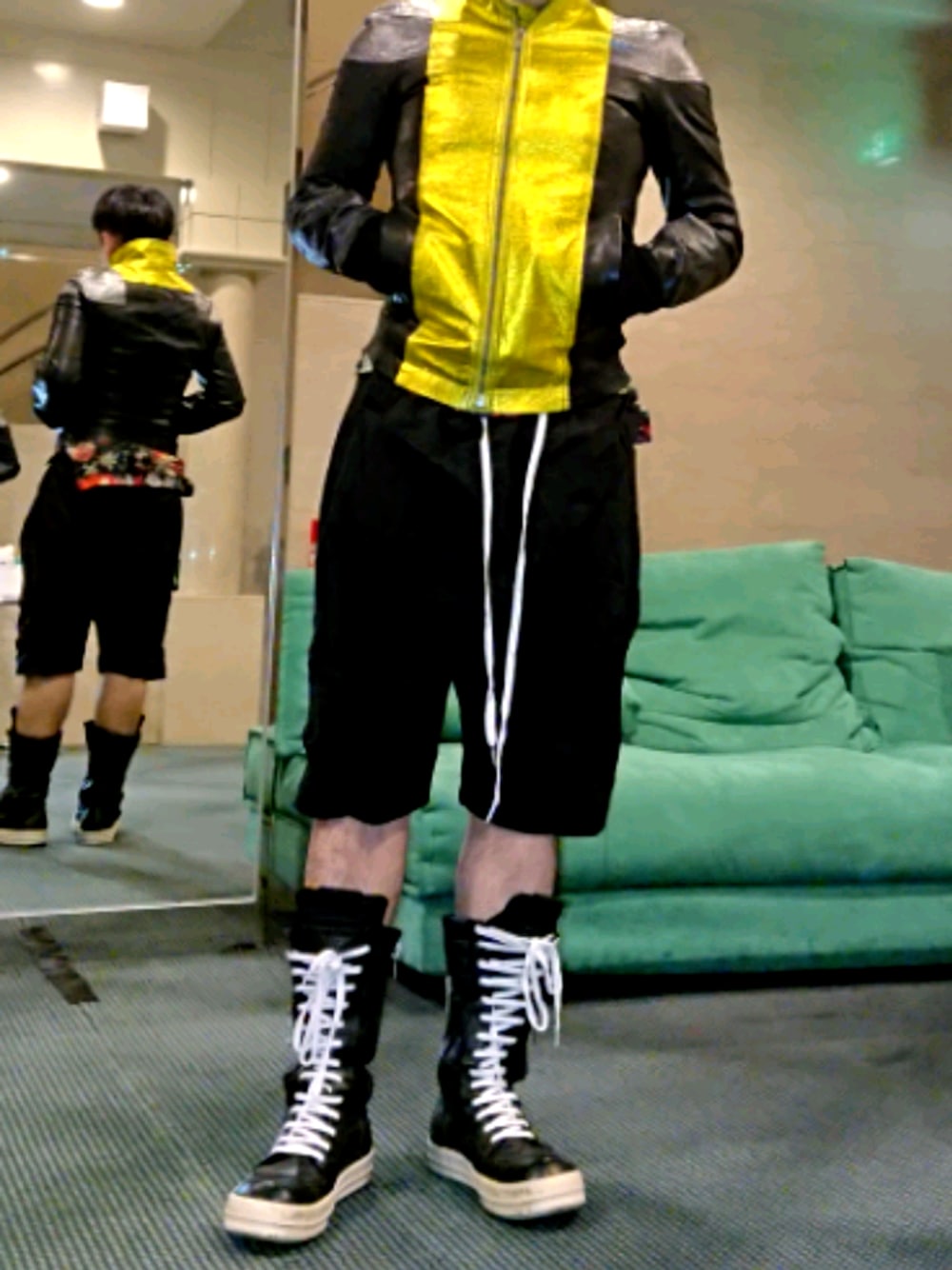 「Rick Owensのアイテム（ライダースジャケット、ゴールド系）」を使った、JBRNさん（メンズ・165cm）の秋コーディネートの1枚目の写真