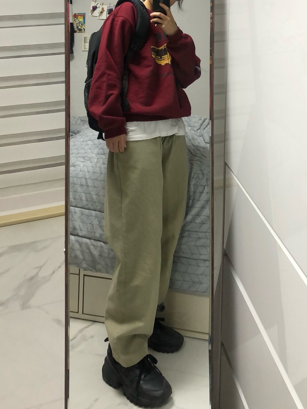 「autumn、コーデュロイ、コーデュロイパンツ、コーディネート、韓国ファッション、韓国、韓国ブランド、New Balance、street、MTM」｜「NEW BALANCEの【New Balance/ニューバランス】MX608SV5（スニーカー、ブラック系）」を使った、yunbaluさん（レディース・154cm）の冬コーディネートの1枚目の写真