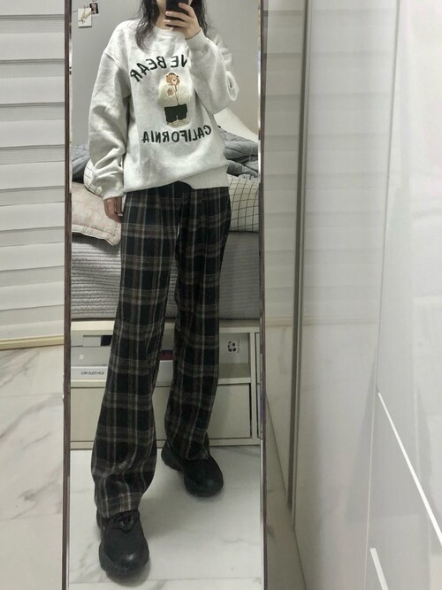 yunbalu is wearing adidas "オズウィーゴ [Ozweego] アディダスオリジナルス"