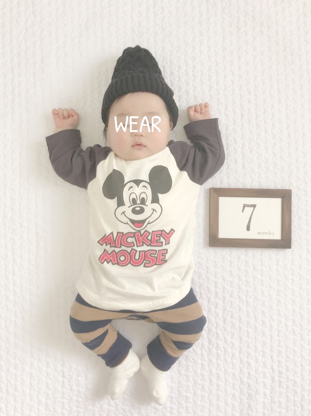 ブラック系のTシャツ/カットソー、ブラック系のニットキャップ/ビーニー、その他のその他を着用したキッズの春コーディネートの1枚目の写真