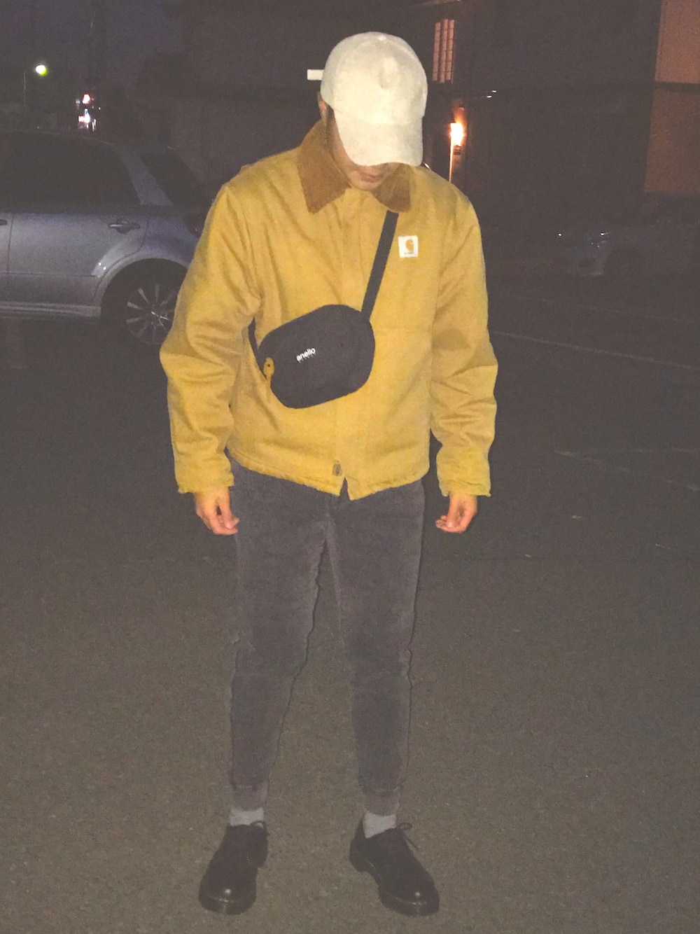 「古着、Dr.Martin、carhartt、GU、私服」｜「Carharttのアイテム（ブルゾン、ベージュ系）」を使った、蒼さん（メンズ・175cm）の冬コーディネートの1枚目の写真