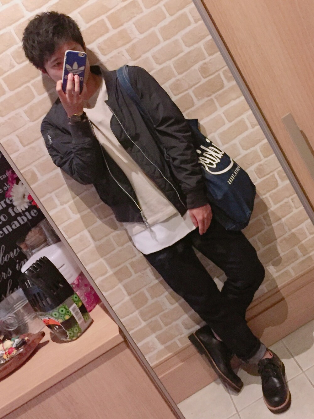 「秋のコーデ、シンプル、デニム、UNIQLO、MA-1、ダニエルウェリントン、Daniel Wellington、ブラック」｜「Hawkinsのアイテム（シューズ、ブラック系）」を使った、jinさん（メンズ・163cm）の秋コーディネートの1枚目の写真