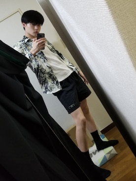 「GOSTAR DE FUGA（ゴスタール ジフーガ）のアイテム（トップス）」を使った、hanilheeさん（メンズ・174cm）の秋コーディネート