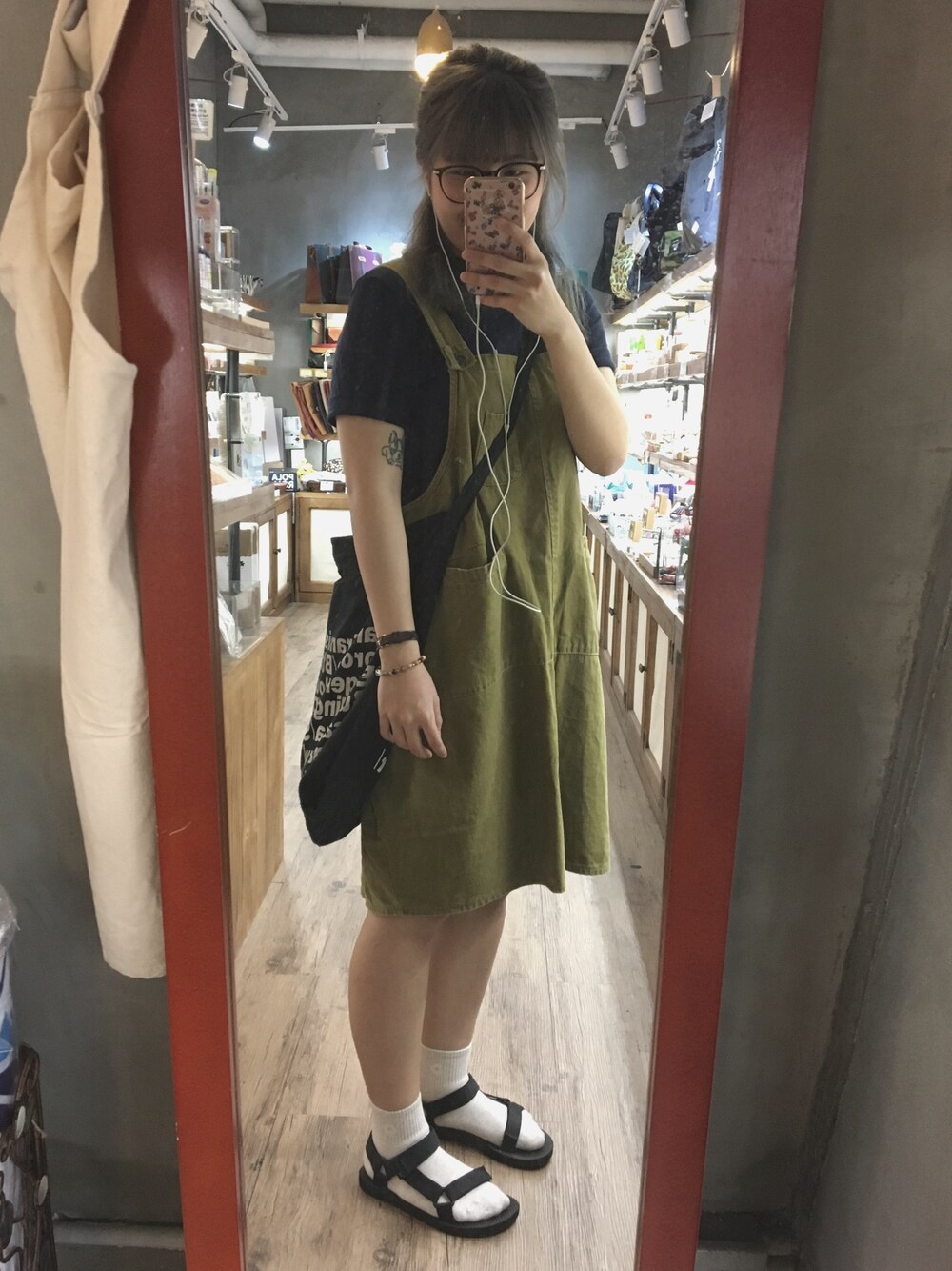「カジュアルコーデ、春、outfit、casual」｜「UNIQLOのアイテム（Tシャツ/カットソー、ブルー系）」を使った、Elmoさん（レディース・157cm）の春コーディネートの1枚目の写真