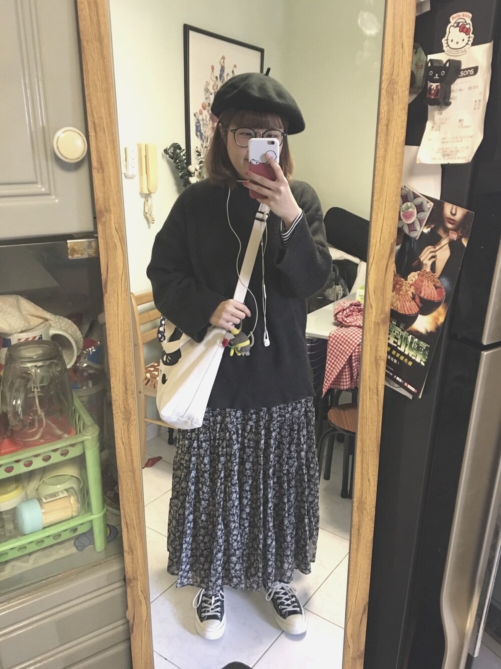 「春コーデ、碎花、畫家、ootd」｜「CONVERSEのアイテム（スリッポン、ブラック系）」を使った、Elmoさん（レディース・157cm）の冬コーディネートの1枚目の写真