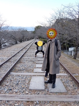 「寒い」｜「アイテム（ステンカラーコート）」を使った、SUNさん（メンズ・175cm）の冬コーディネート