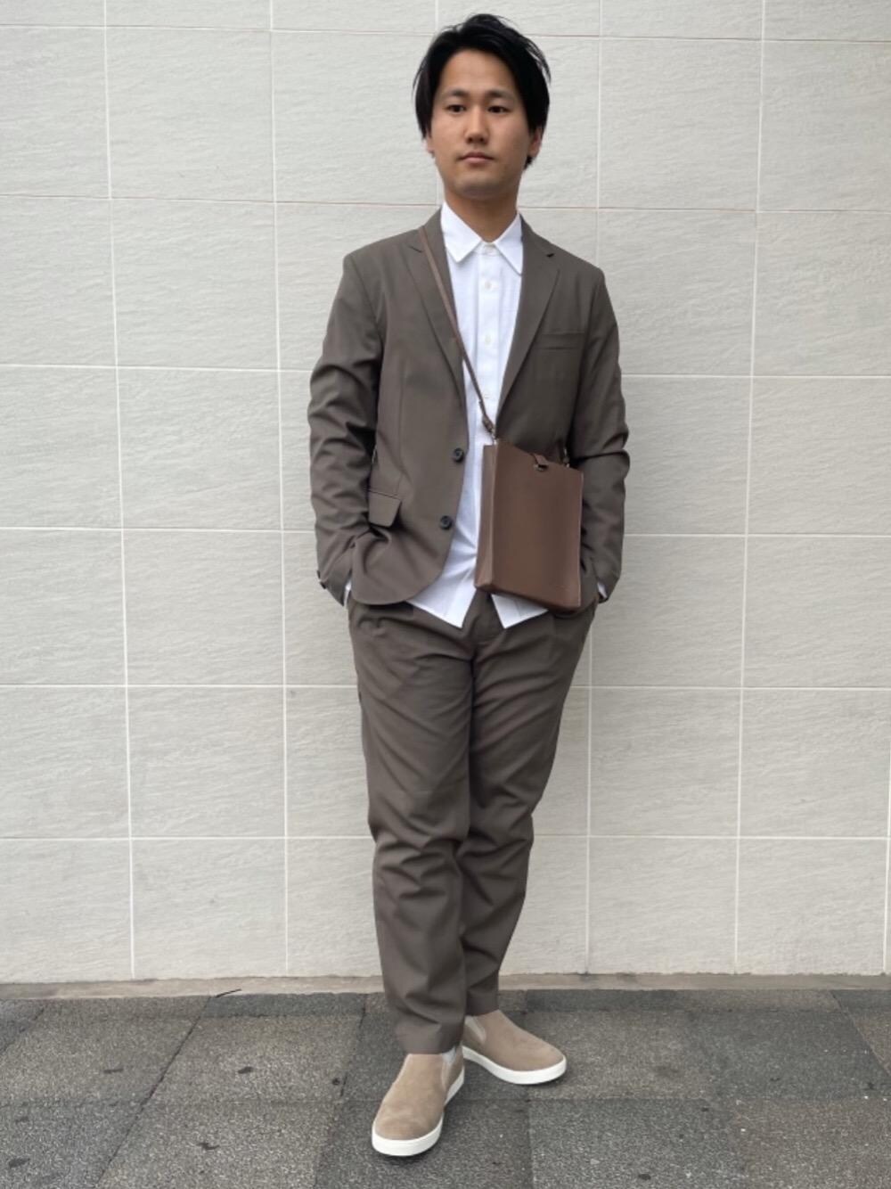 「セットアップ、casual、office、機能性、シルケット、伸縮性、遊び心のあるJacket Style、イージーパンツスタイル、under165、ウォッシャブルトロ」｜「green label relaxingのSC GLR スリッポン スニーカー V2（スリッポン、ベージュ系）」を使った、北村さん（メンズ・164cm）の春コーディネートの1枚目の写真