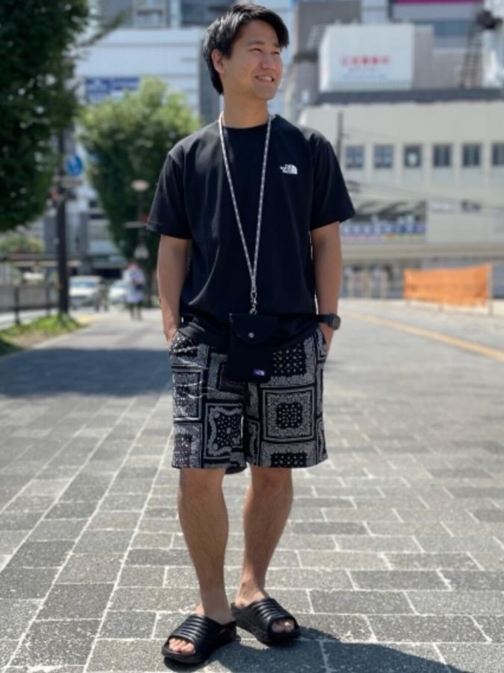 「ショートパンツ、Tシャツ/カットソー、under165、■THE NORTH FACE、■GRAMICCI、さんだる、ホカ オネオネ、ザ ノースフェイス パープルレーベル」｜「HOKAの［ ホカ オネオネ ］SC HOKA ONEONE ORA RCVRY SLIDE サンダル（サンダル、ブラック系）」を使った、北村さん（メンズ・164cm）の夏コーディネートの1枚目の写真