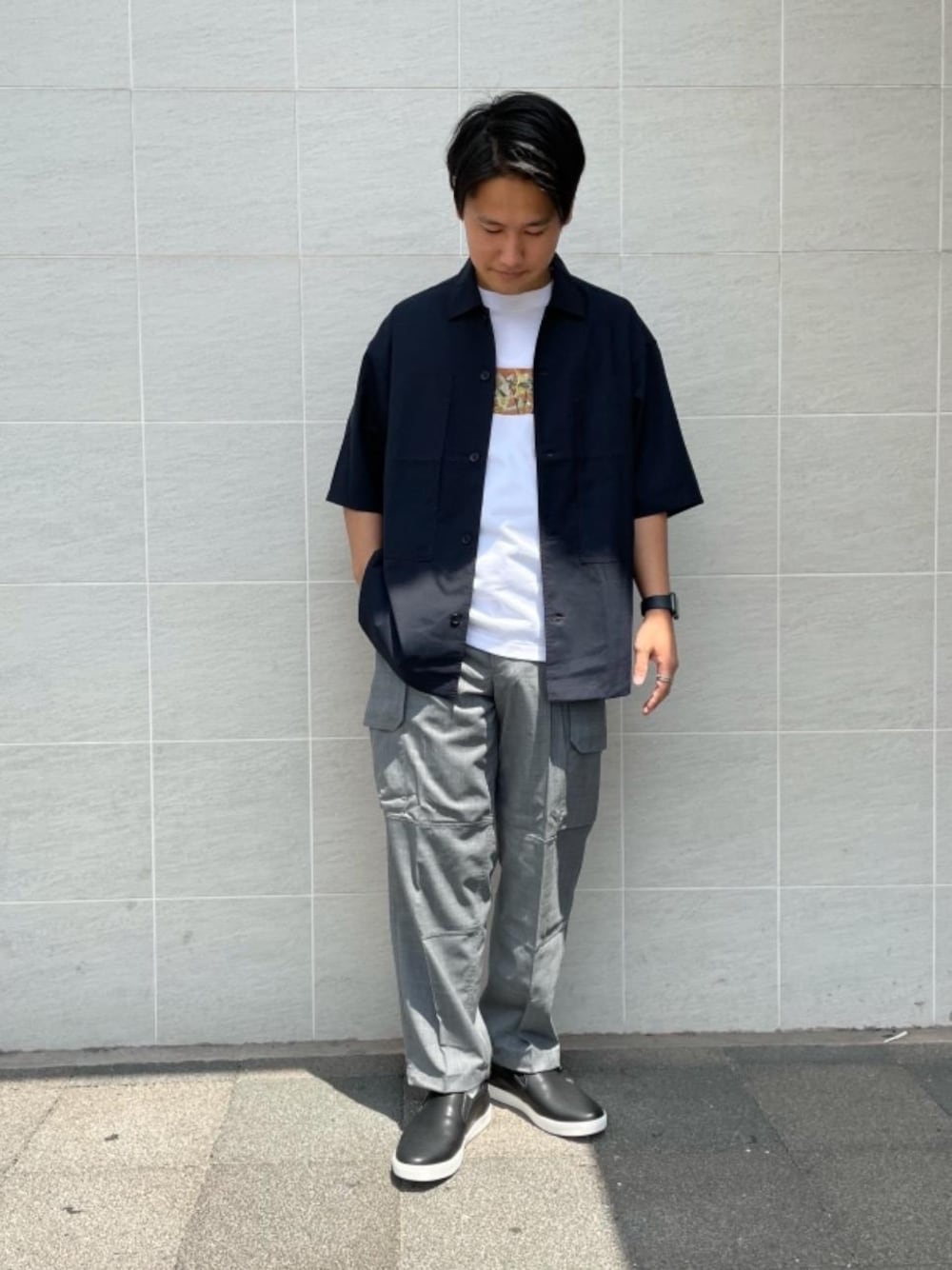「シューズ、カーゴパンツ、スリッポン、シャツ/ブラウス、Tシャツ/カットソー、under165、ウォッシャブルトロ、ぱんつ」｜「green label relaxingのSC GLR スリッポン スニーカー V2（スリッポン、ブラック系）」を使った、北村さん（メンズ・164cm）の夏コーディネートの1枚目の写真