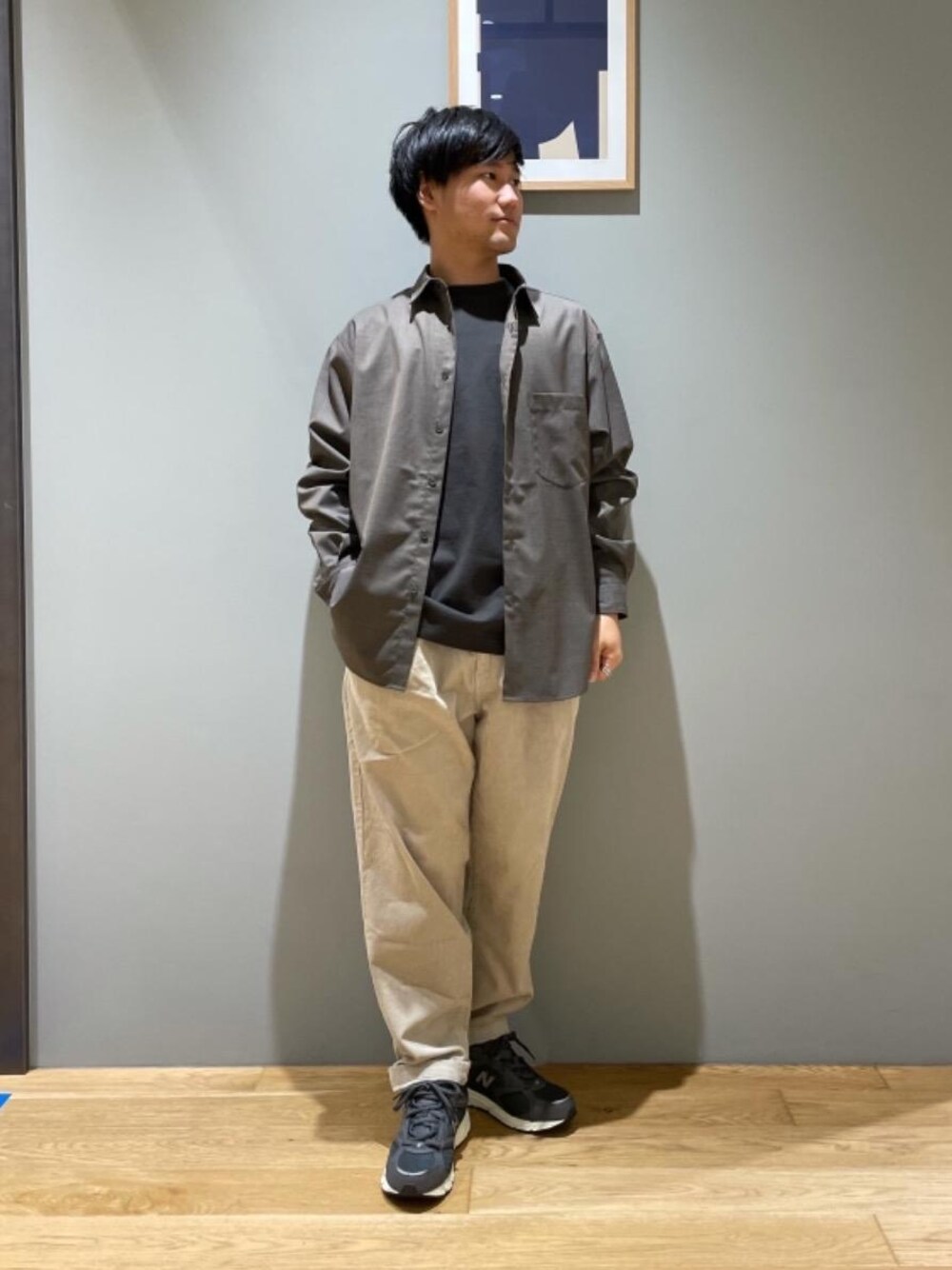 「スニーカー、ニューバランス、ウールシャツ、シャツ/ブラウス、フルーツオブザルーム、NO COFFEE、Tシャツ/カットソー、under165、ぱんつ、□お悩み別 / ふともも筋肉質」｜「FRUIT OF THE LOOMの【別注】＜FRUIT OF THE LOOM×NO COFFEE＞ロゴ T2 Tシャツ ロンT（Tシャツ/カットソー、ブラック系）」を使った、北村さん（メンズ・164cm）の夏コーディネートの1枚目の写真
