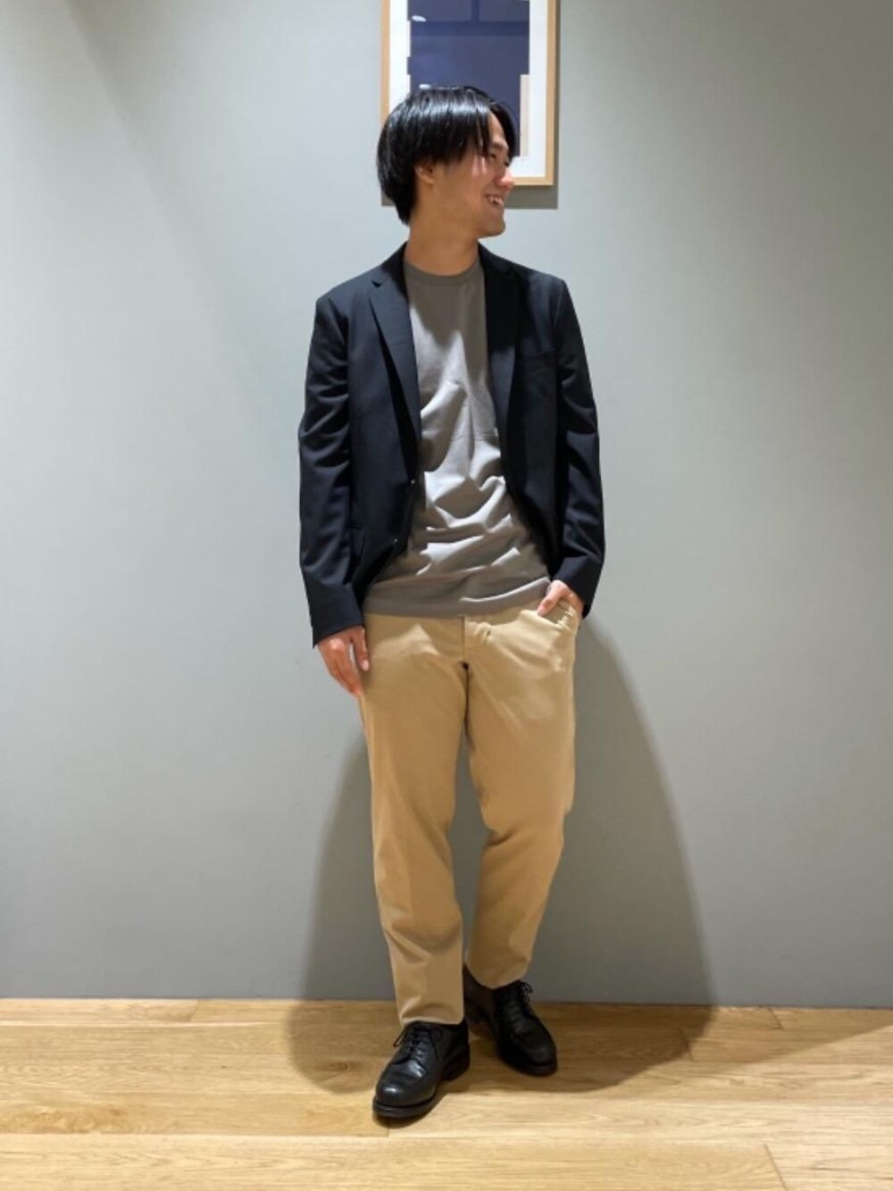 「ジャケット、ビジネス、エドウィン、デニムスラックス、Tシャツ/カットソー、under165、ぱんつ、□Mお悩み別 / ふともも筋肉質、ストレッチホームスパン」｜「EDWINの＜EDWIN（エドウィン）＞デニスラ スリム テーパード パンツ BEIGE ビジネス デニム（スラックス、ベージュ系）」を使った、北村さん（メンズ・164cm）の秋コーディネートの1枚目の写真