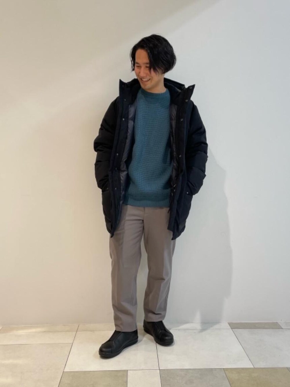 「ダウン、リラックス、シューズ、kitche、under165、ニット/セーター、ぱんつ、あうたー、■810s」｜「MoonStarの＜MOONSTAR（ムーンスター）＞ 810s KITCHE キッチェ スニーカー（スニーカー、ブラック系）」を使った、北村さん（メンズ・164cm）の冬コーディネートの1枚目の写真