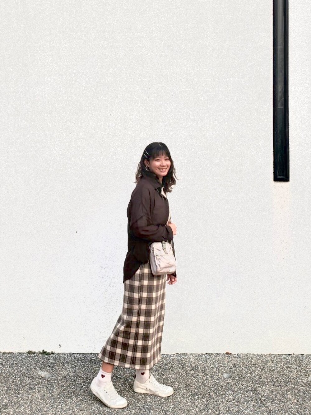 「駁二、ootd、韓系、plain-me、格紋裙、無印良品、大地色、大地色系、日常、約會style」｜「plain-meのアイテム（ショルダーバッグ、ベージュ系）」を使った、yuuuuuyanさん（レディース・158cm）の春コーディネートの1枚目の写真