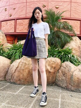 Tシャツ カットソーを使った 黒コンバースハイカット のレディース人気ファッションコーディネート Wear