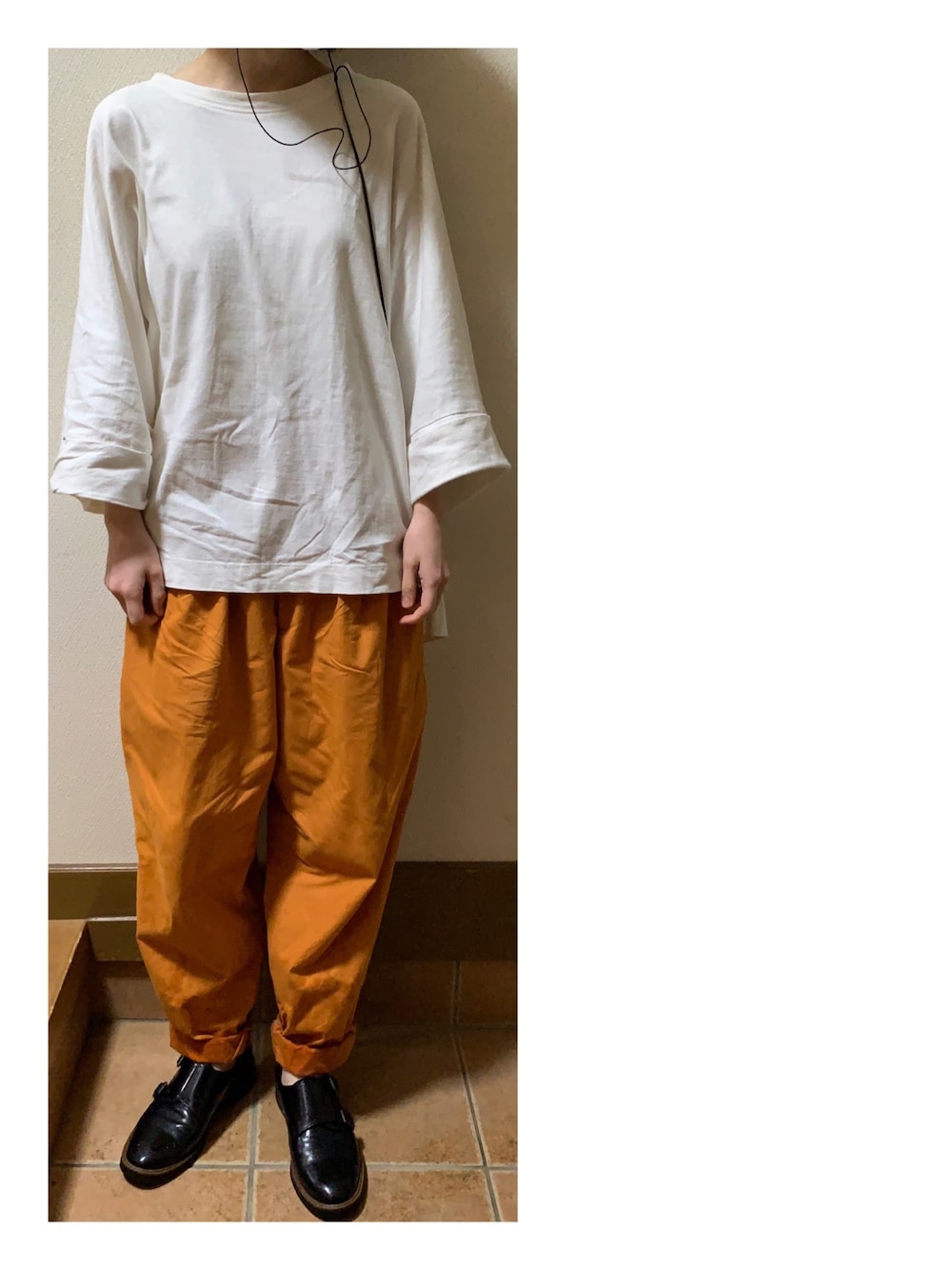 「春夏コーデ、リラックススタイル、カジュアル、パンツコーデ、オーバーサイズ、カラーパンツ、Tシャツ、ビッグシルエット、カジュアルコーデ、休日スタイル」｜「NANEAのアイテム（Tシャツ/カットソー、ホワイト系）」を使った、ハルさん（レディース・158cm）の春コーディネートの1枚目の写真