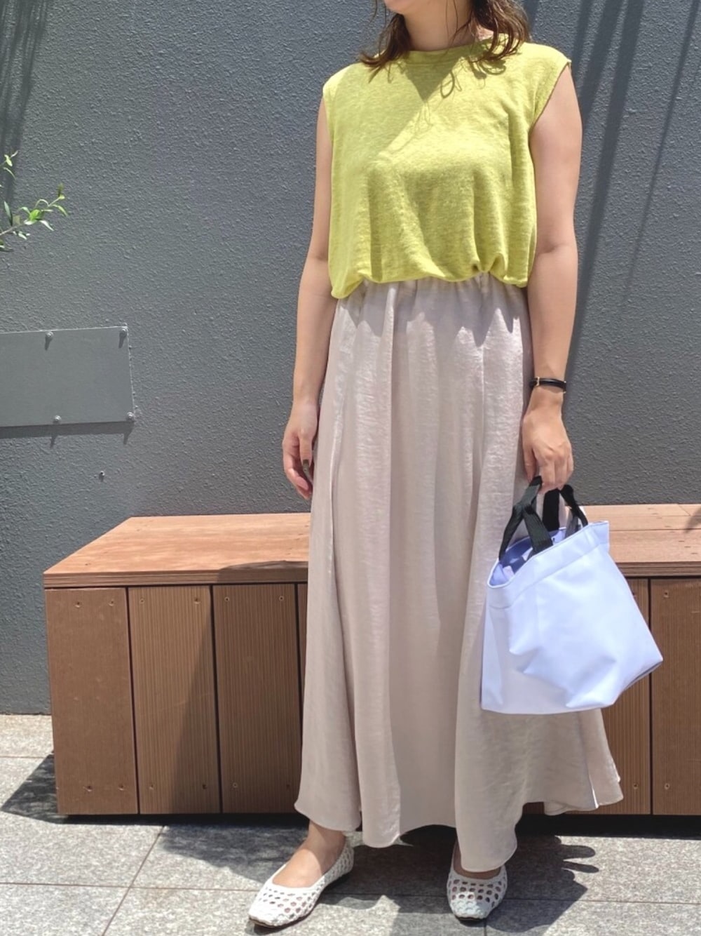 「シンプルコーデ、ラクチンコーデ、カジュアルコーデ、今日のコーデ、休日スタイル、リネン、サロンアダムエロペ、SALON　adam et rope'、オトナカジュアル、ナチュラル」｜「BATONERの【BATONER】【カラー別注】スイートリネンAライントップス（Tシャツ/カットソー、グリーン系）」を使った、Fukaさん（レディース・153cm）の夏コーディネートの1枚目の写真