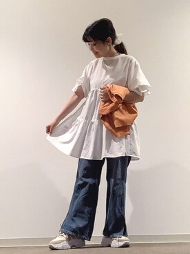 カーディガン/ボレロを使った「白ブラウス×デニム」のレディース人気 