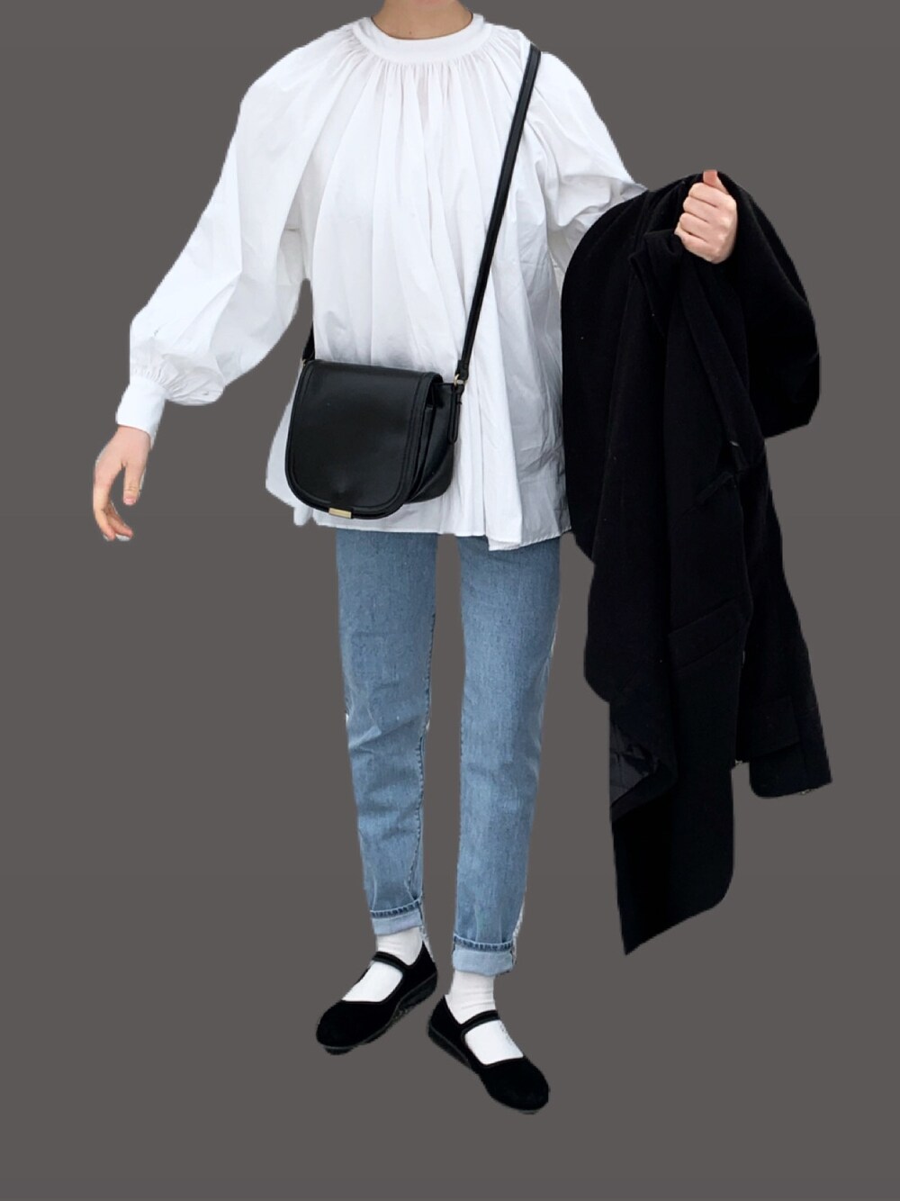 「デニム、リーバイス、Levi's、マルチサイズ、ブラウス、ボリューム袖、カンフーシューズ、デニムパンツ、ブラウス×デニム、ギャザーブラウス」｜「Levi'sのHigh Waisted Taper（デニムパンツ、ブルー系）」を使った、a_code7さん（レディース・172cm）の冬コーディネートの1枚目の写真