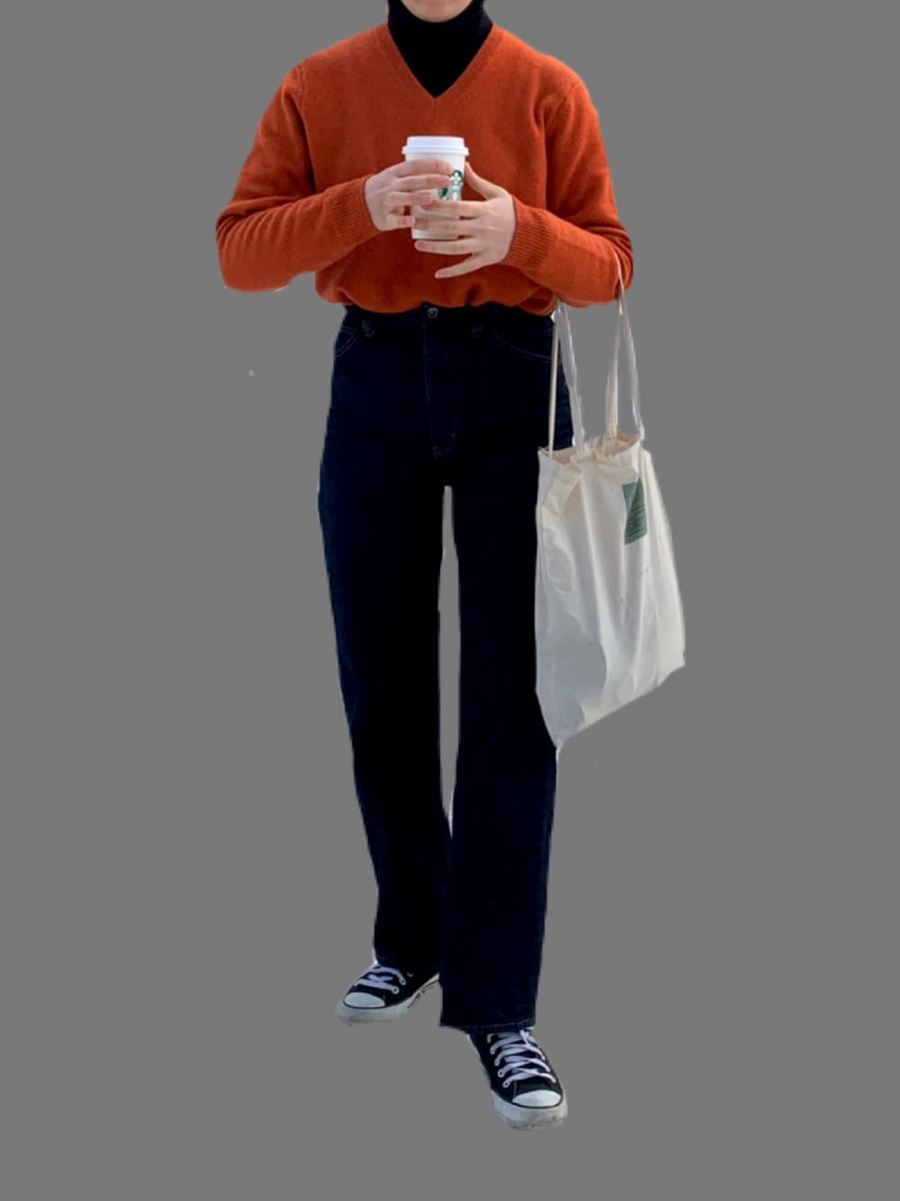 「オレンジニット、オレンジコーデ、オレンジ、ハイウエストデニム、デニム、デニムパンツ、ユニクロ、UNIQLO、上下UNIQLO、コンバース、タートルネック」｜「UNIQLOのアイテム（ニット/セーター、オレンジ系）」を使った、a_code7さん（レディース・172cm）の冬コーディネートの1枚目の写真