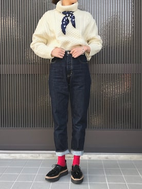 「白ニット」｜「アイテム（財布/小物）」を使った、ちあきさん（レディース・165cm）の冬コーディネート