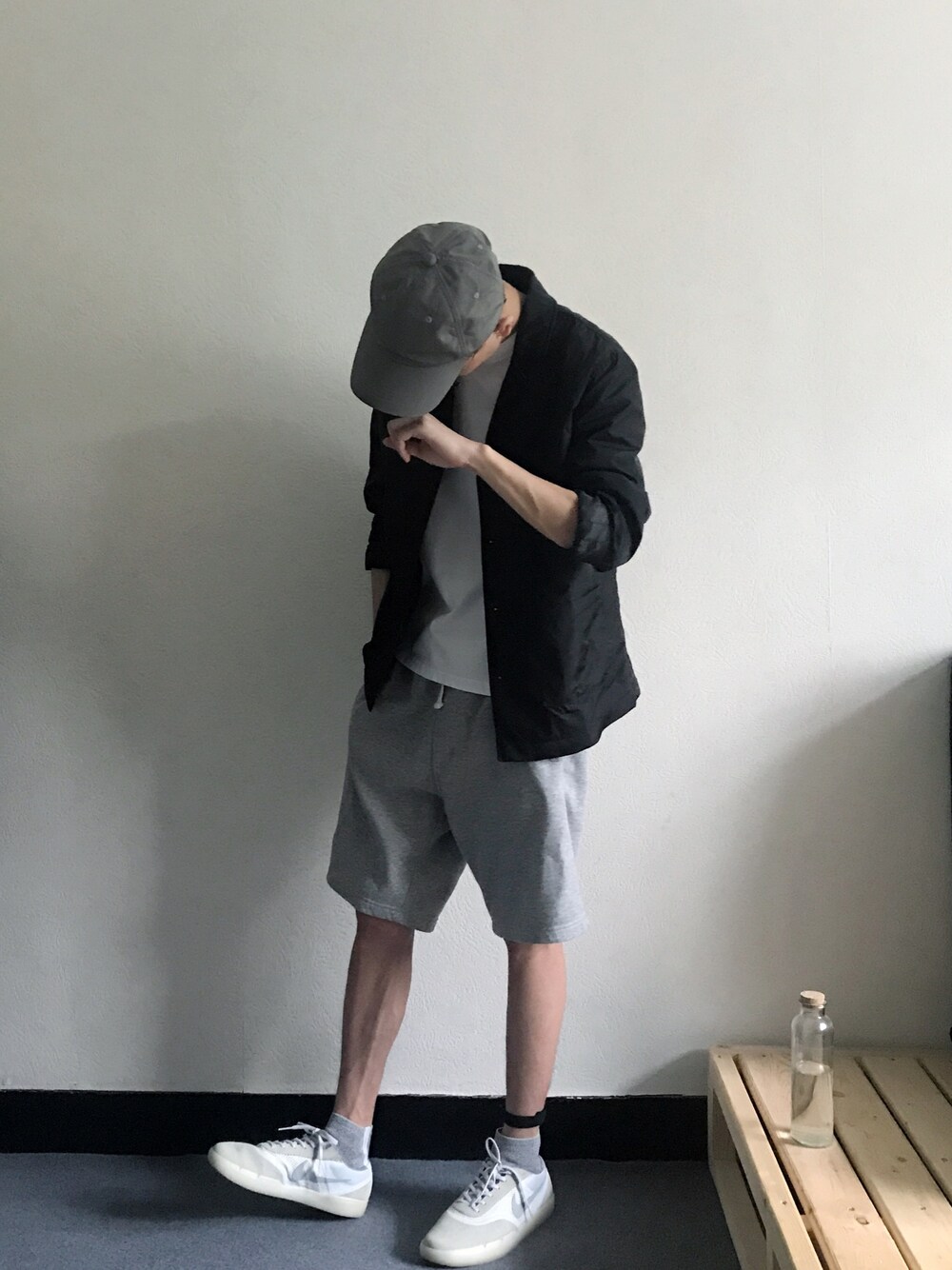 「Knotted Treeのアイテム（Tシャツ/カットソー、ホワイト系）」を使った、呛味PlayBoyさん（メンズ・178cm）の夏コーディネートの1枚目の写真