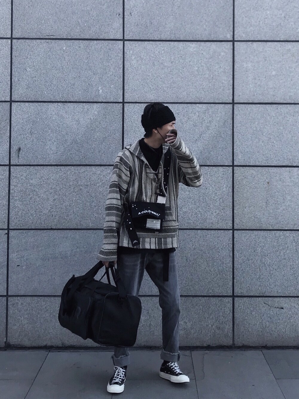 「Fear of God Los Angelesのアイテム（パーカー、ベージュ系）」を使った、呛味PlayBoyさん（メンズ・178cm）の秋コーディネートの1枚目の写真