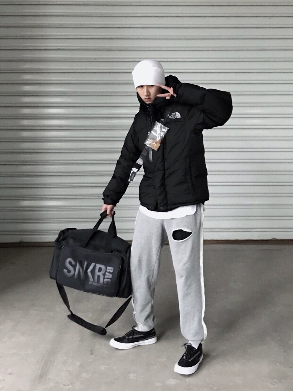 「THE NORTH FACEのアイテム（その他アウター、ブラック系）」を使った、呛味PlayBoyさん（メンズ・176cm）の冬コーディネートの1枚目の写真