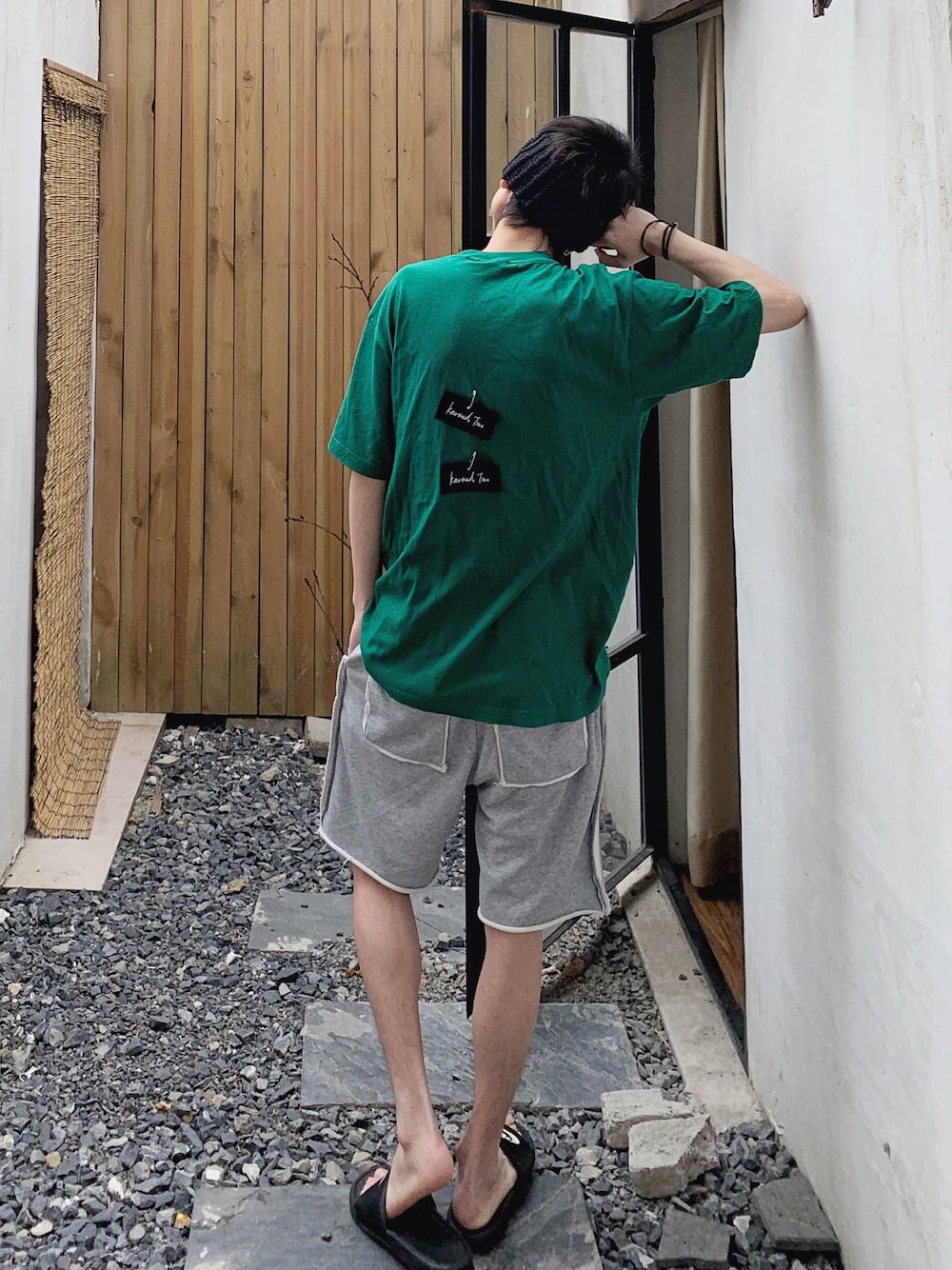 「Knotted Treeのアイテム（Tシャツ/カットソー、グリーン系）」を使った、呛味PlayBoyさん（メンズ・176cm）の春コーディネートの1枚目の写真