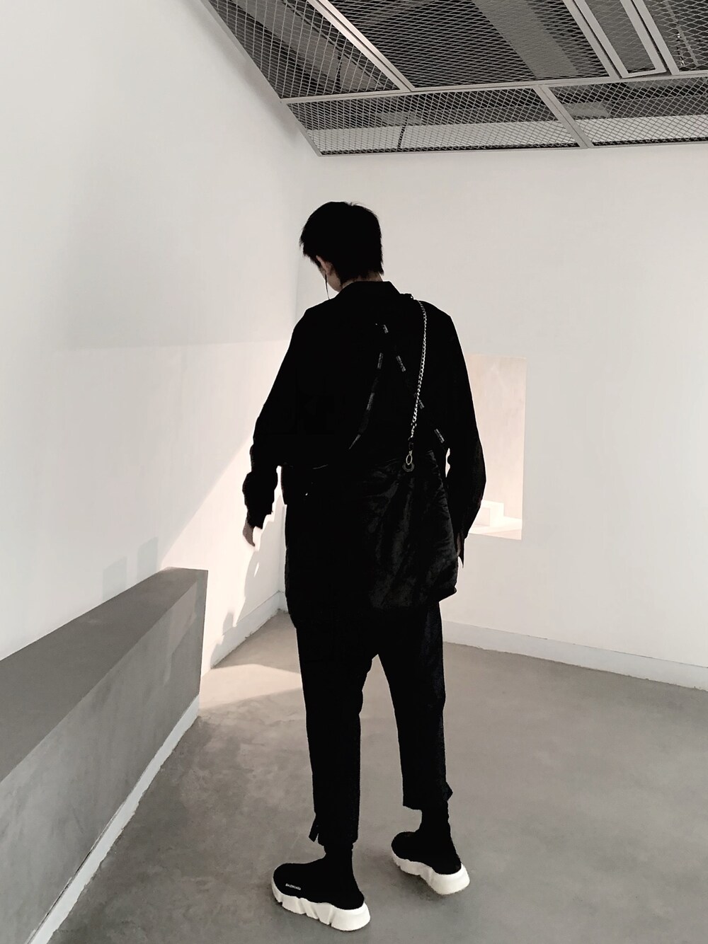 「Stampd' LAのアイテム（シャツ/ブラウス、ブラック系）」を使った、呛味PlayBoyさん（メンズ・176cm）の春コーディネートの1枚目の写真