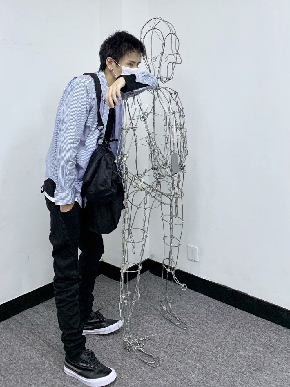 「COMME des GARCONSのアイテム（シャツ/ブラウス、ブルー系）」を使った、呛味PlayBoyさん（メンズ・176cm）の夏コーディネートの1枚目の写真