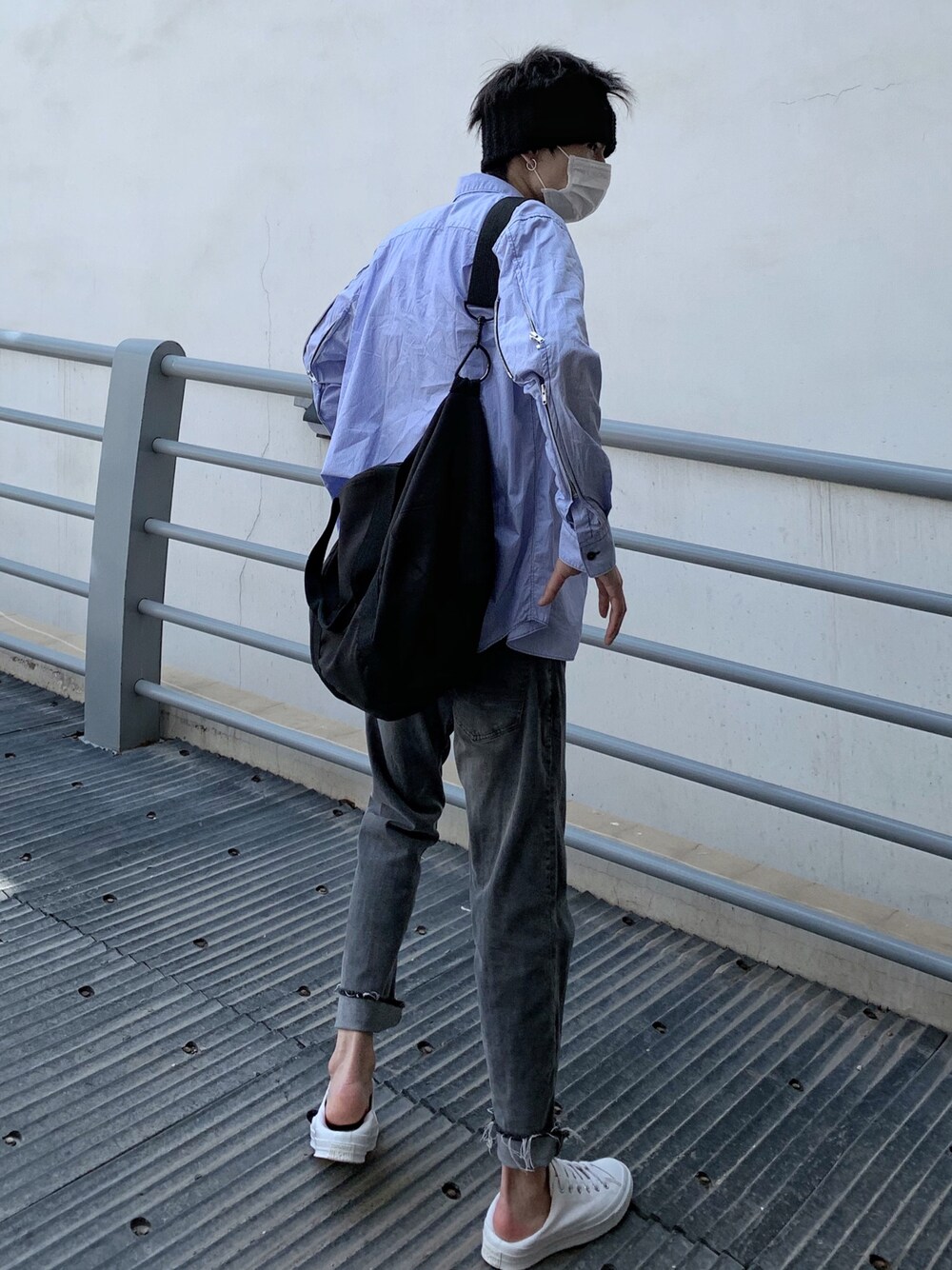 「COMME des GARCONSのアイテム（シャツ/ブラウス、ブルー系）」を使った、呛味PlayBoyさん（メンズ・175cm）の夏コーディネートの1枚目の写真