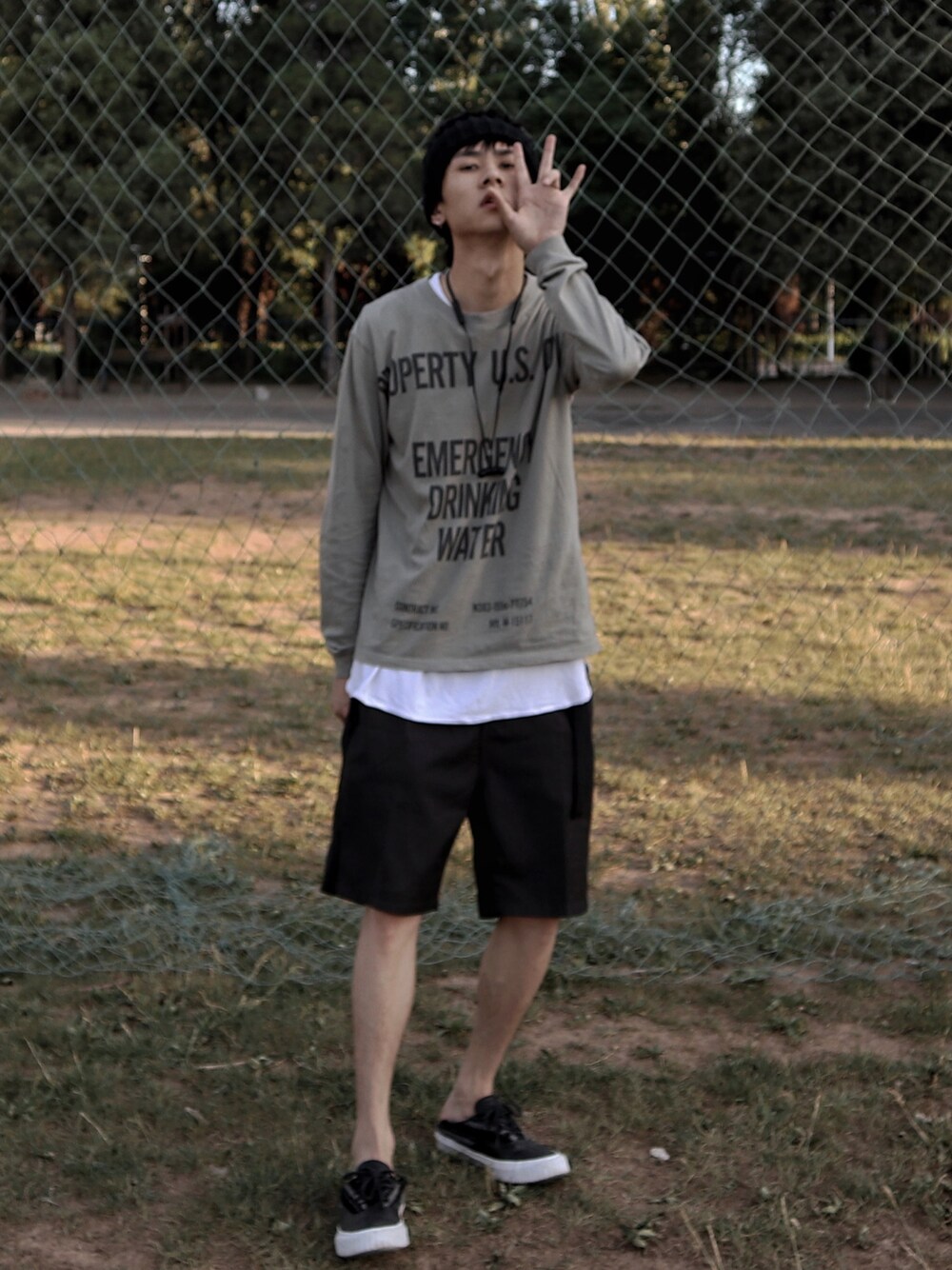 「N.HOOLYWOODのアイテム（Tシャツ/カットソー、グリーン系）」を使った、呛味PlayBoyさん（メンズ・175cm）の夏コーディネートの1枚目の写真