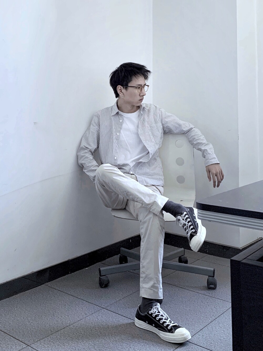 「COMME des GARCONSのアイテム（シャツ/ブラウス、ホワイト系）」を使った、呛味PlayBoyさん（メンズ・176cm）の秋コーディネートの1枚目の写真