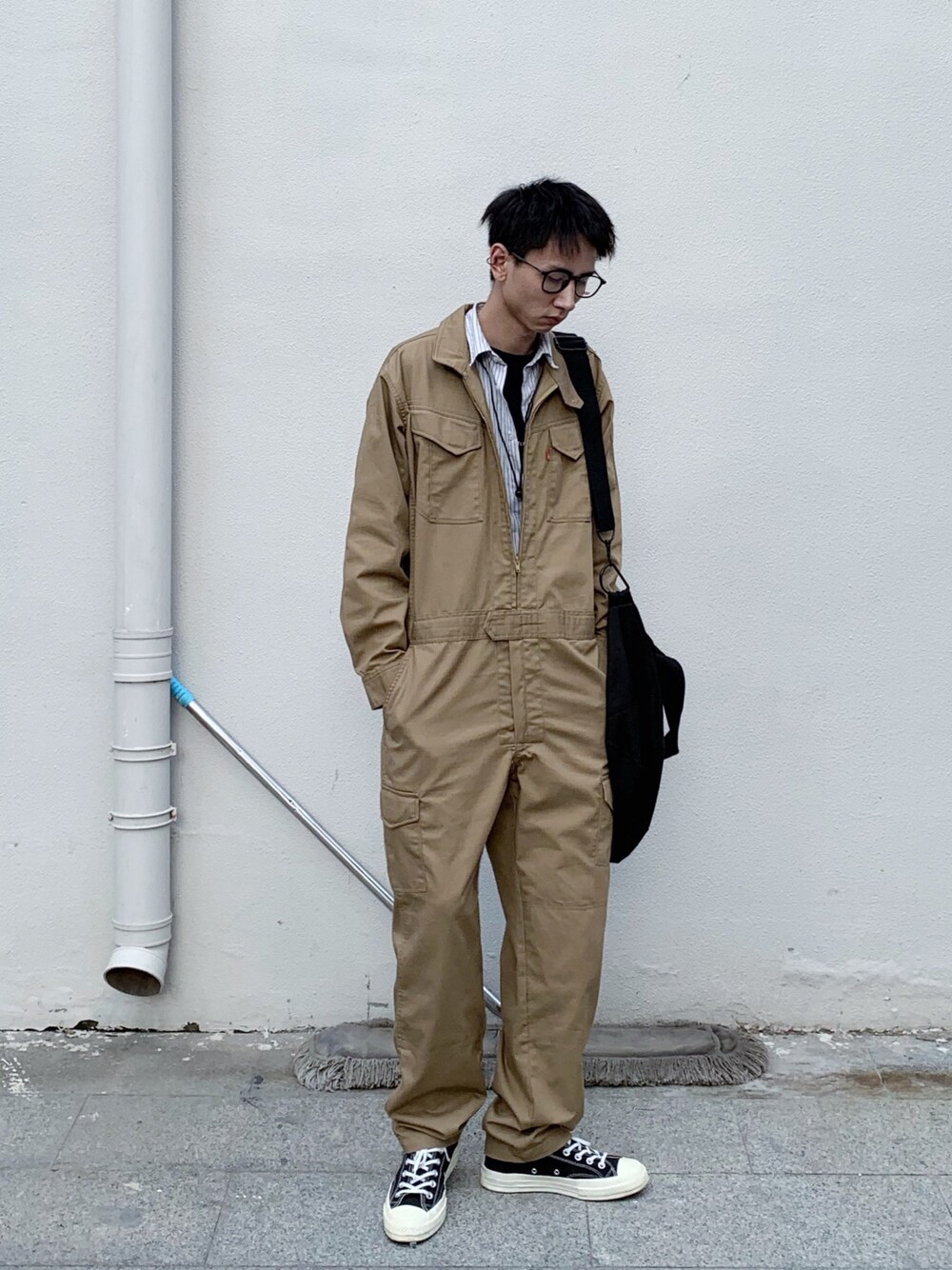 「Levi'sのアイテム（メガネ、ブラック系）」を使った、呛味PlayBoyさん（メンズ・176cm）の秋コーディネートの1枚目の写真